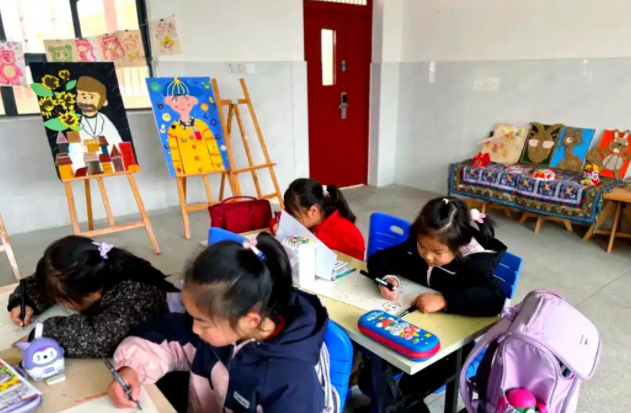 从增加一个学位到提高一堂课的质量基础教育正一步一个脚印